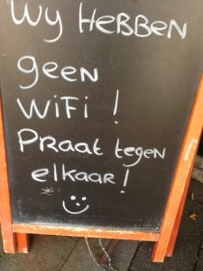 Restaurant De Grillerije in Franeker bord over wifi en praten
