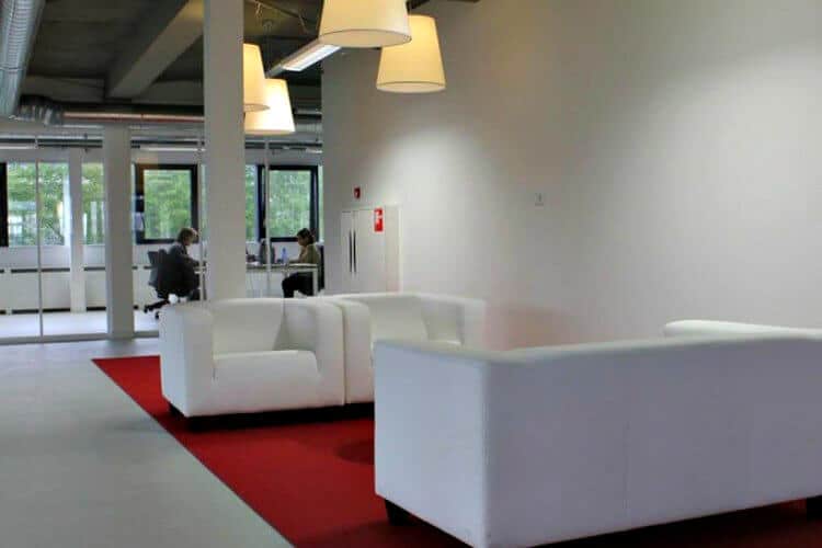 nieuw gerenoveerd kantoorpand te huur en gelegen in amsterdam zuid oost